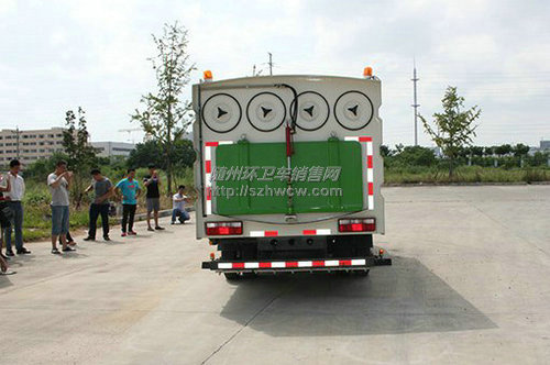 东风多利卡吸尘车 东风多利卡吸尘车